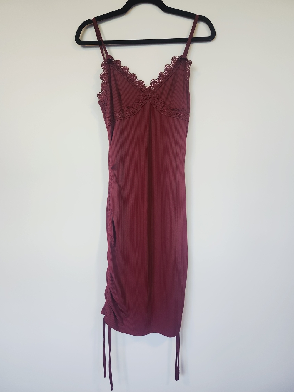 Lace-Trim Ribbed Bodycon Slip Dress in Deep Red Wine Side Ruching Ties M